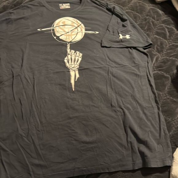 Under Armour, black with white T-shirt size XXL. - Picture 1 of 6
